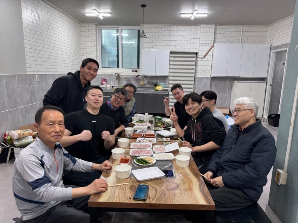 장년 남성부 식탁 교제