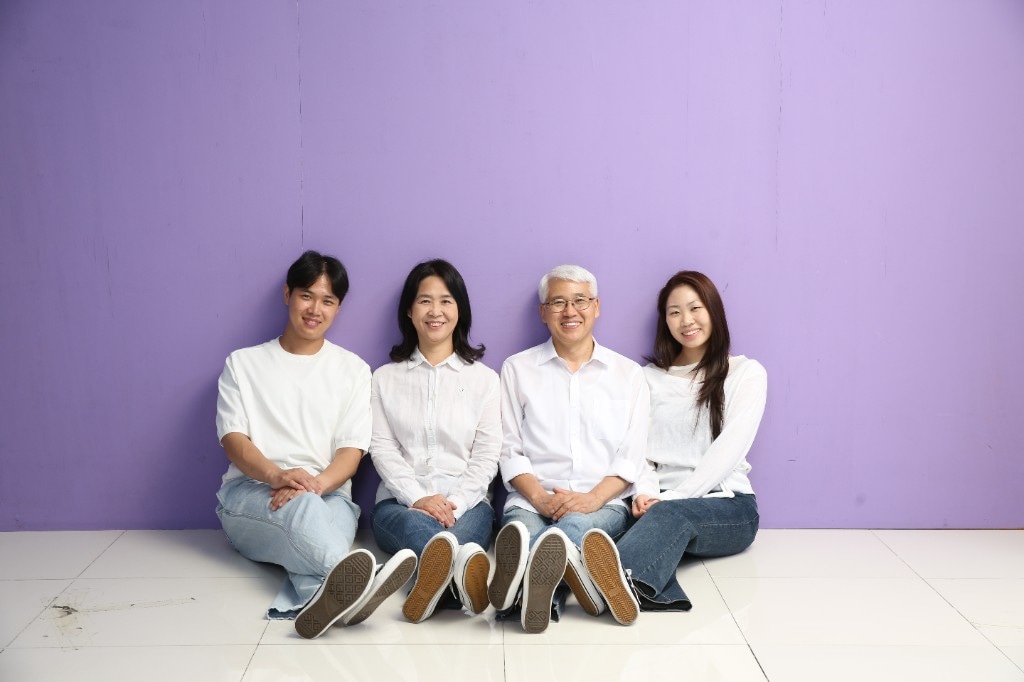 하늘빛기쁨교회 담임목사 가정